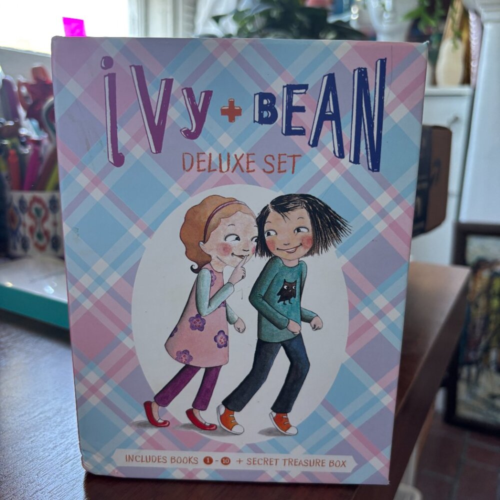 EXCELLENT CONDITION. IVY + BEAN DELUXE SET,  BOOKS 1-10 + SECRET TREASURE BOX - Picture 2 of 3